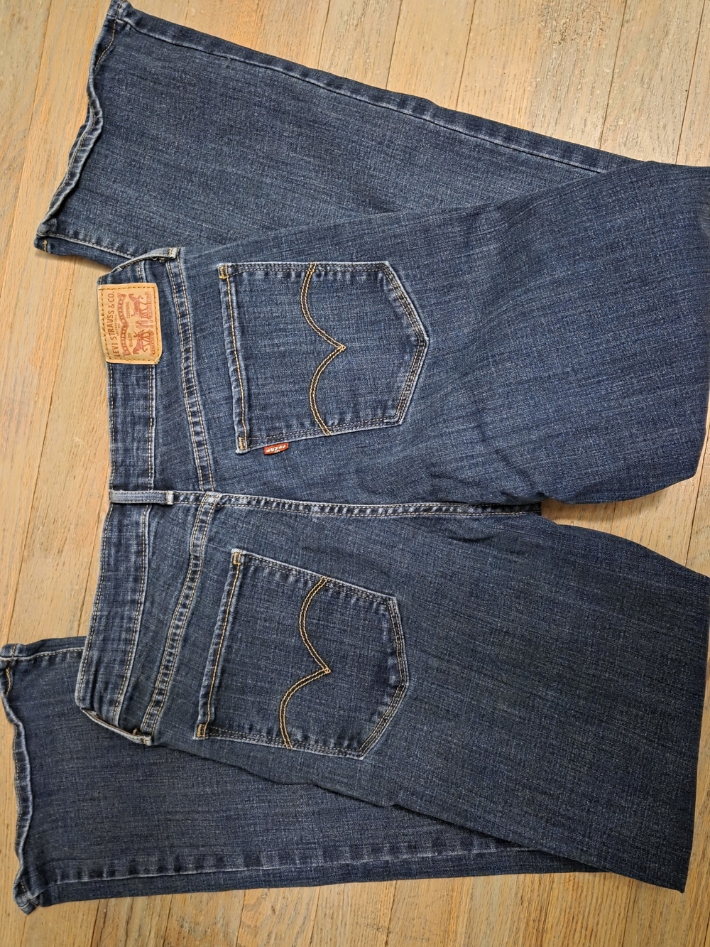 Levi's 725 High Rise Bootcut Jeans - Picture 4 of 4